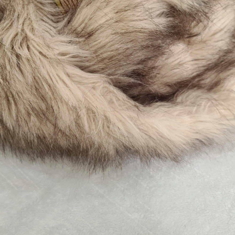 Plush Brown Faux Fur Scarf for Cozy Wraps - Picture 4 of 13